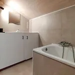 5 Bedroom Stunning In Hébergement de vacances Rochehaut