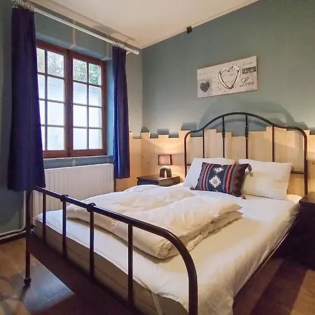 Hébergement de vacances 5 Bedroom Stunning In Rochehaut